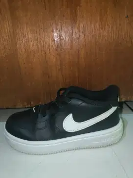 Nike Air Force 1 kids hitam