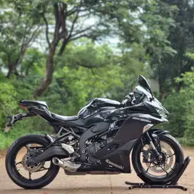KAWASAKI ZX25R NON ABS BLACK 2021 KM 2K PAJAK ON SUPERB