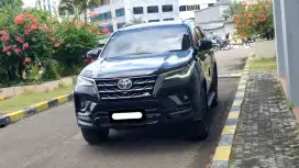 Km40rb toyota fortuner vrz gr sport 2023 hitam diesel