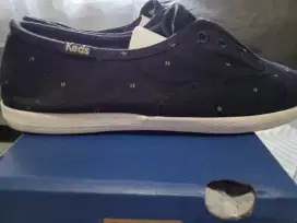 Sepatu keds slip on wanita