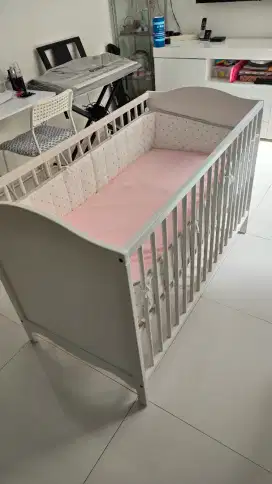 Tempat tidur bayi IKEA