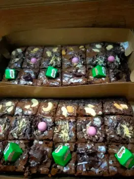 Brownies fuddy 20x10 by CMICAN CHIFFON N FOOD