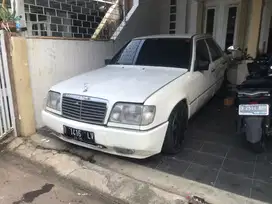 Mercedes-Benz E300 1986 Bensin