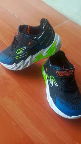 Sepatu skecher anak no 24 bonus 1 pasang little M