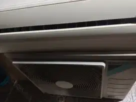 AC daikin 1,5 PK