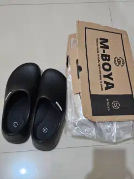 M-BOYA SAFETY SHOES/CHEF SHOES (ANTI LICIN UK 41)