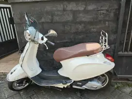 Vesva putih Primavera S 150 IGet