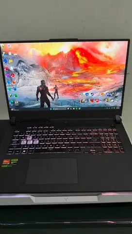 ASUS ROG STRIX G17 RTX 4060 R9 7845HX 32GB 240Hz