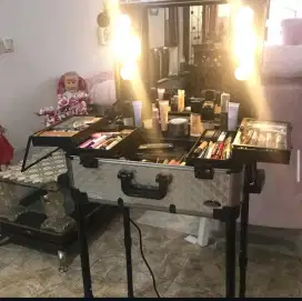 Prelove Koper Tas Make Up Artist Professional merk Sunrise ada 6 Lampu