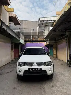 Triton GLS 4x4 manual Tahun 2014