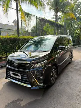 Toyota Voxy 2.0 AT (Pribadi)