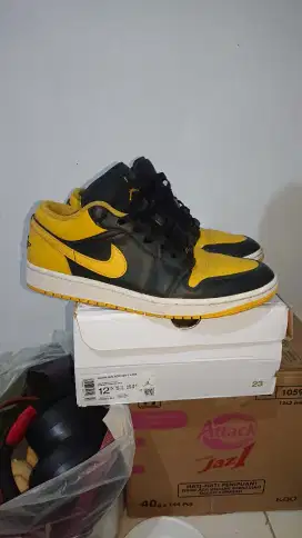 Jordan low yellow Preloved