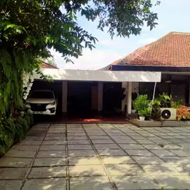 Dijual Rumah, Hitung Tanah Lokasi Premium di Kemang Jakarta Selatan