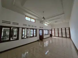 Disewakan Rumah untuk Usaha dan Cafe di Sayap Riau Bandung