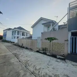 Rumah 2 lantai mewah full ac jual cepat