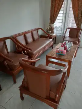 1 set kursi tamu bahan kayu jati dijual cepat