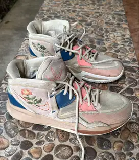 Sepatu Basket Nike Kyrie Infinite