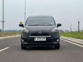 Toyota Sienta V at 2019