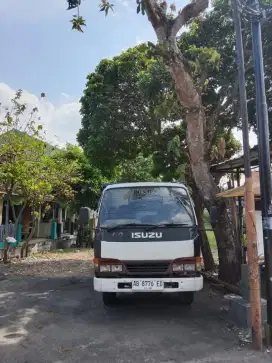 Truk isuzu 2004