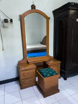 Meja rias jati plus kursi