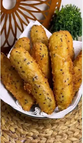 Pisang goreng wijen di Padang