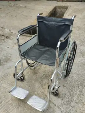 Kursi roda merk Kaiyang siap pakai