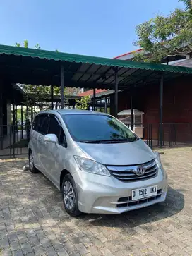 HONDA FREED 1.5 PSD AT 2013 SILVER BANDUNG MULUS