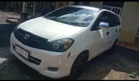 Mobil Innova tahun 2005