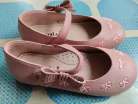 Sepatu ank perempuan