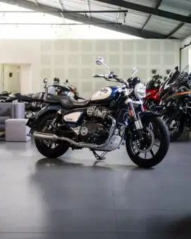 Royal Enfield Super Meteor 650 Celestial Blue 2023