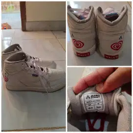 Sepatu Aerostreet Limited Edition Walls Rainbow