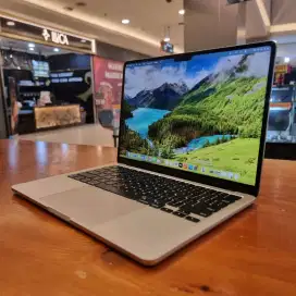 Macbook Air 13 inch , M2 2022
