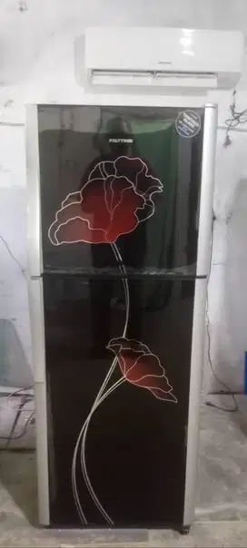 Kulkas 2 Pintu  POLYTRON .Mesin original pabrik belum pernah rusak.