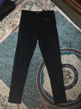Celana chinos pria