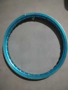 Velg motor  sebelah