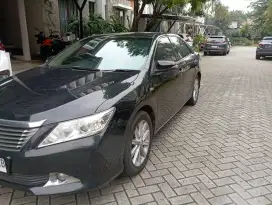 Camry 2.5 V AT Hitam