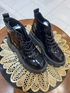 sepatu boots formal wanita