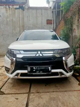 Outlander PHEV 4x4 AT HYBRID 2021