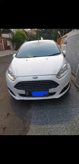 Jual Ford fiesta 2013 AT putih