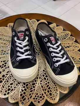 sepatu ventela basic low black natural