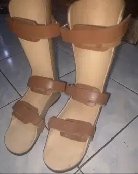 Jual sepatu untuk terapi pengobatan atau kesehatan