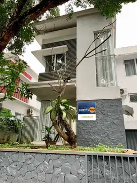 DISEWAKAN RUMAH CANTIK  SIAP HUNI MAHOGANY CIBUBUR DKT TOL CIBUBUR
