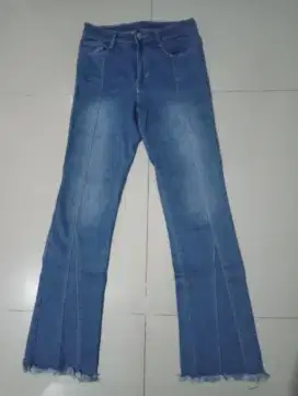 Celana Levis cutbray