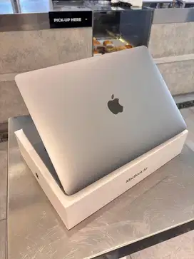 MacBook M1 13 inch 256GB (Jarang dipakai)