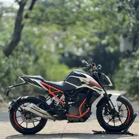 KTM DUKE 250 NON ABS PUTIH 2017 KM 16K PAJAK HIDUP NO MINUS