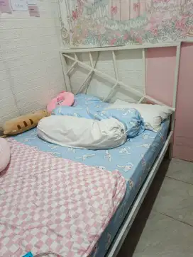 Ranjang besi plus kasur springbed Guhdo Nego