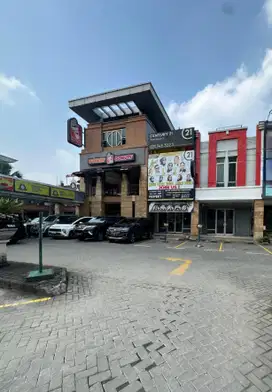 16629 Disewakan Ruko BTC Bintaro bagian depan dekat pintu masuk