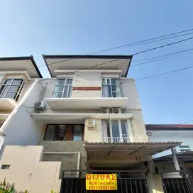 JUAL CEPAT RUMAH STRATEGIS FURNISHED with POOL NUSA DUA BADUNG BALI