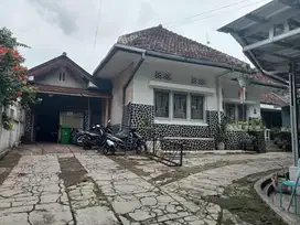 Rumah Klasik Kos Kostan 27 Kamar & Foodcourt di Dago Bandung