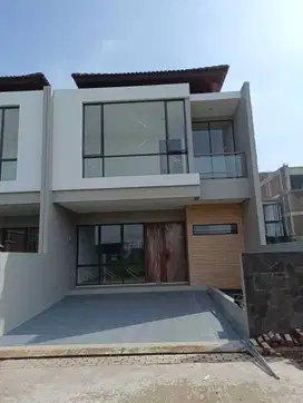 Ready Stock 2 unit Rumah Mewah Setraduta Royal Grande